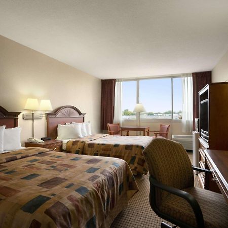 Days Inn By Wyndham Sidney Oh Exteriör bild