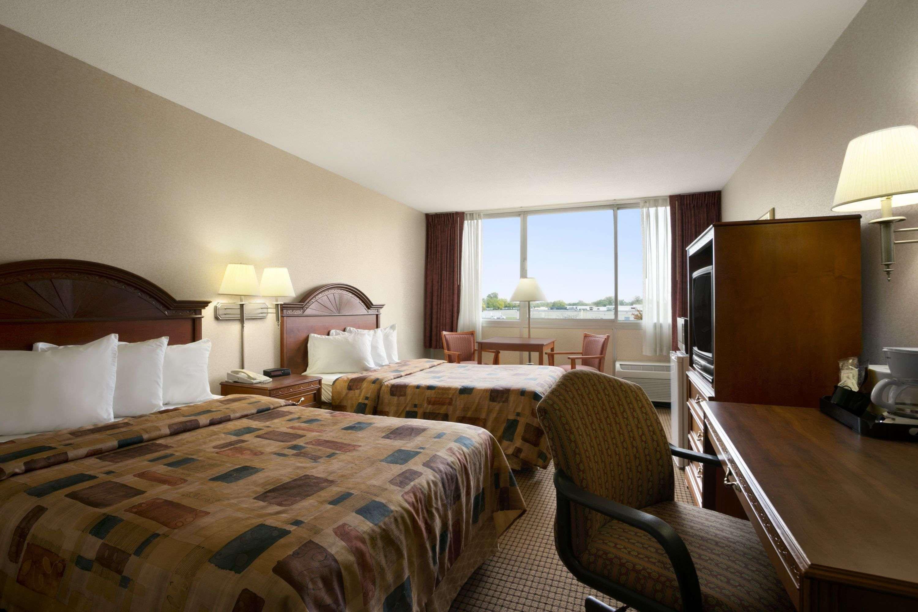 Days Inn By Wyndham Sidney Oh Exteriör bild