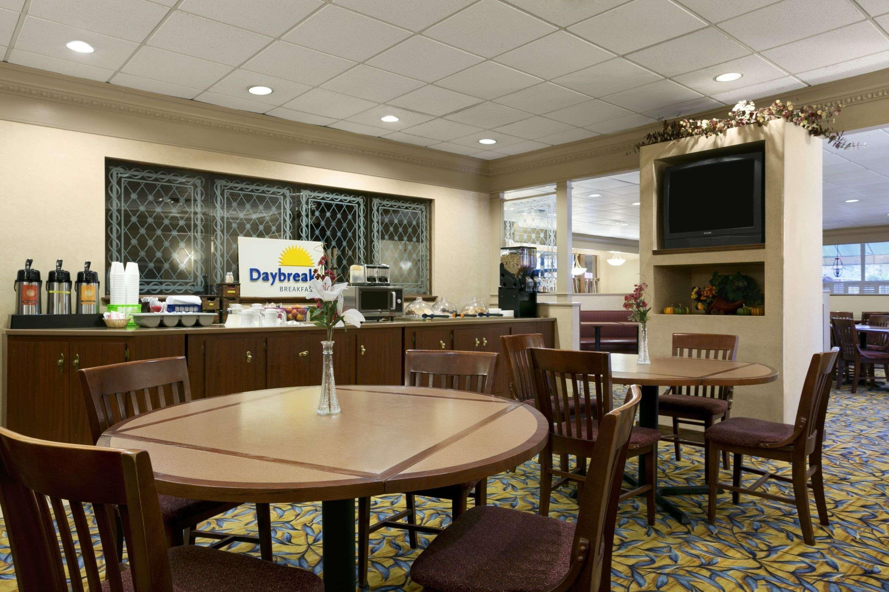 Days Inn By Wyndham Sidney Oh Exteriör bild
