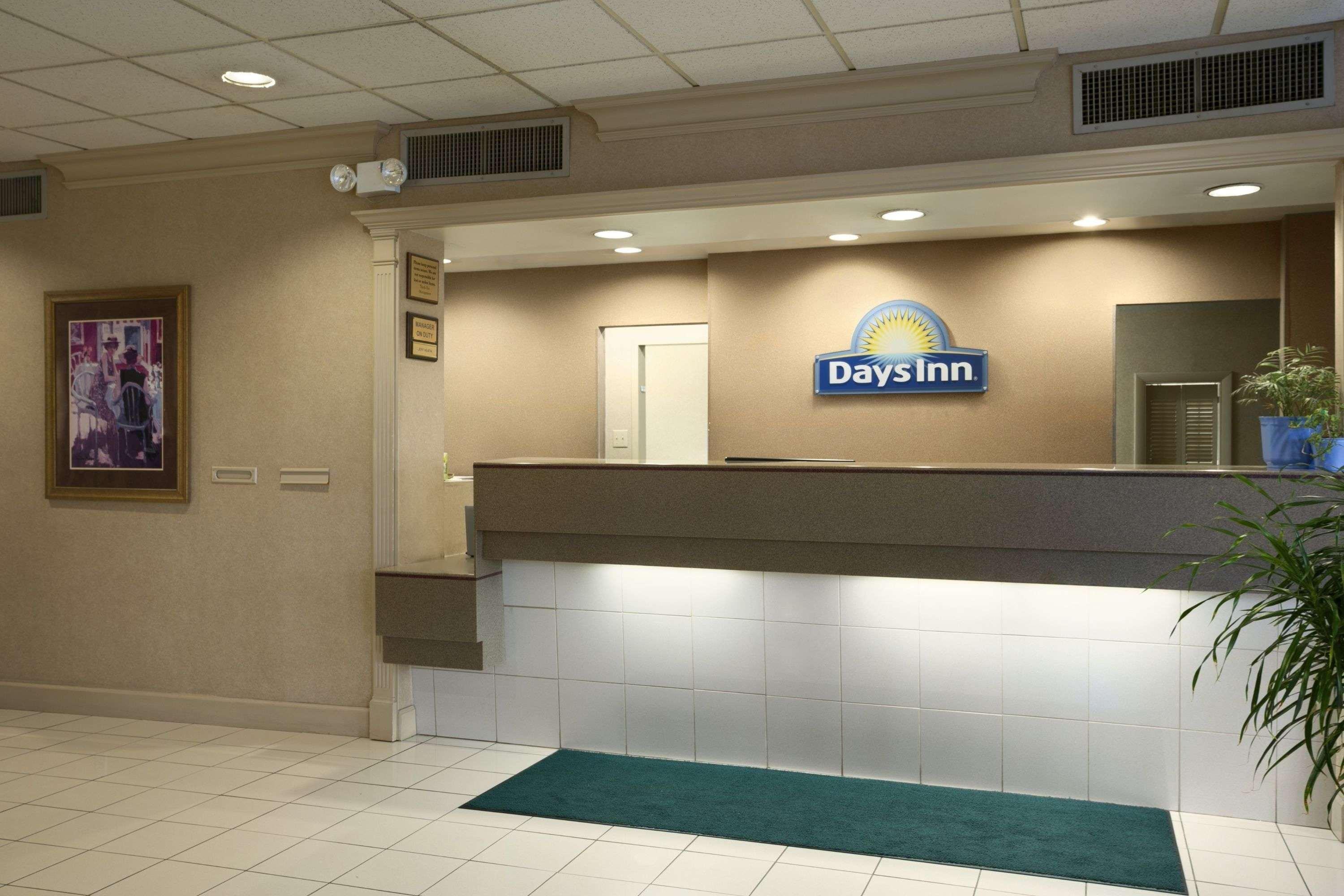 Days Inn By Wyndham Sidney Oh Exteriör bild