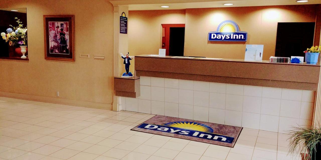 Days Inn By Wyndham Sidney Oh Exteriör bild