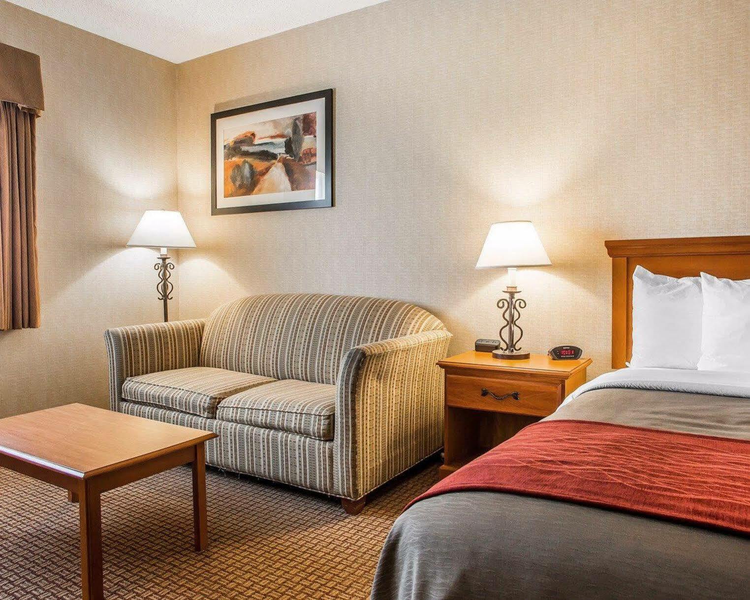 Days Inn By Wyndham Sidney Oh Exteriör bild