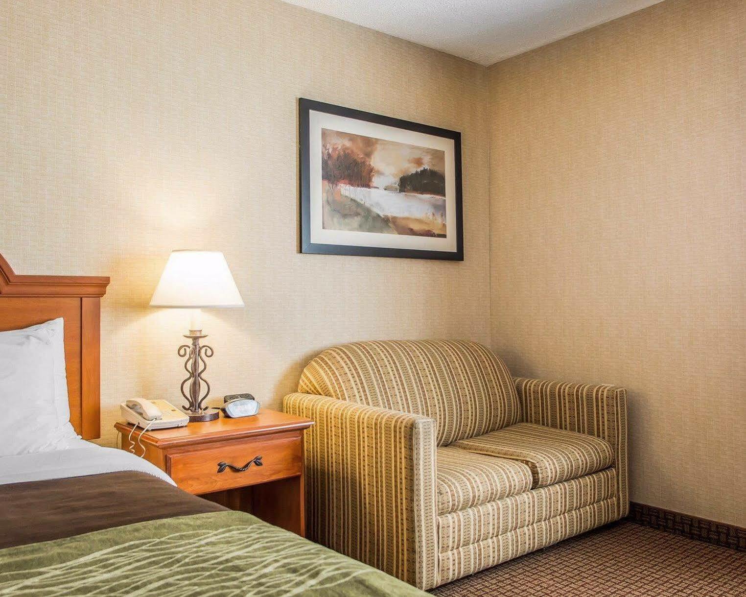 Days Inn By Wyndham Sidney Oh Exteriör bild